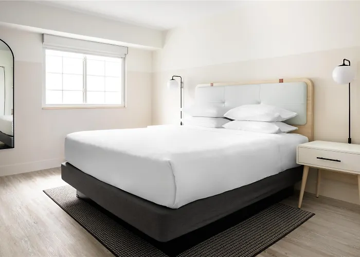 Comfort Suites Seven Mile Beach