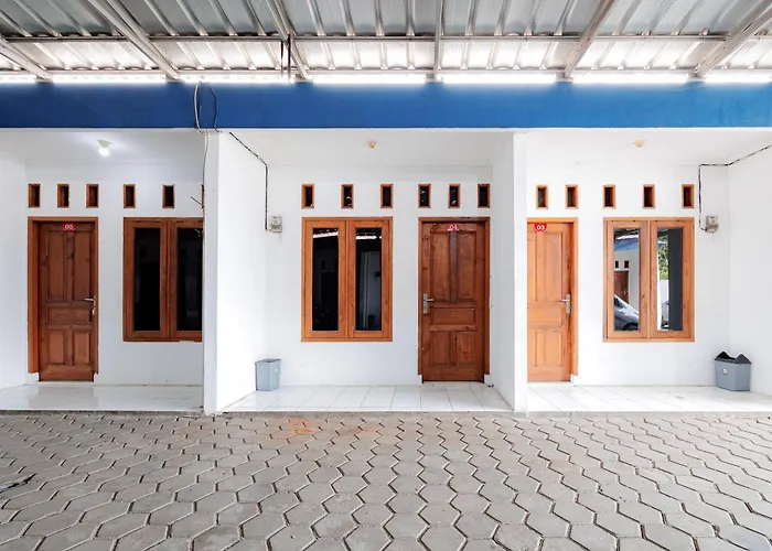 Reddoorz Syariah Plus Near Jatiwarna Toll Gate
