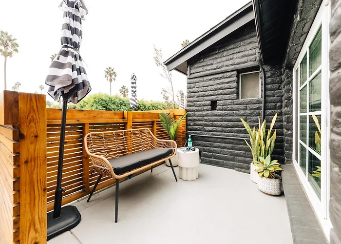 Airport Hotel: The Green Room Hotel