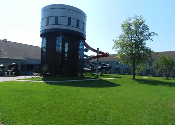 Ramada By Wyndham And Wasserbahn Waterpark