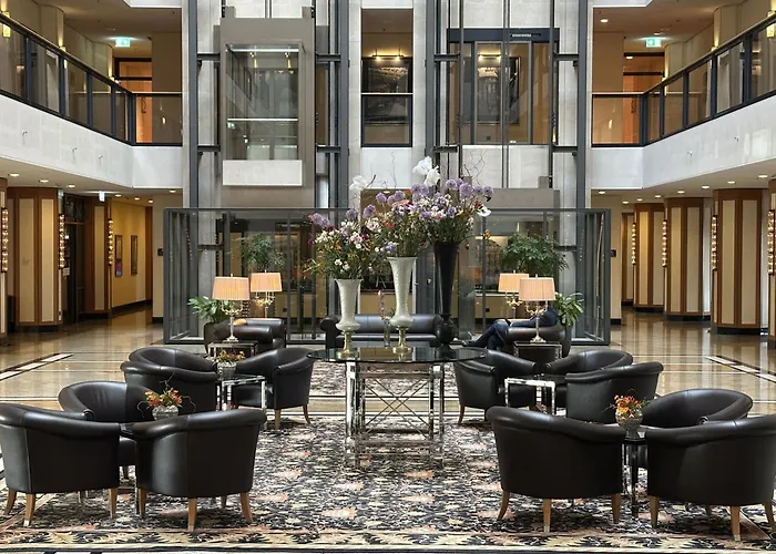 Central hotel: Maritim Hotel Dresden
