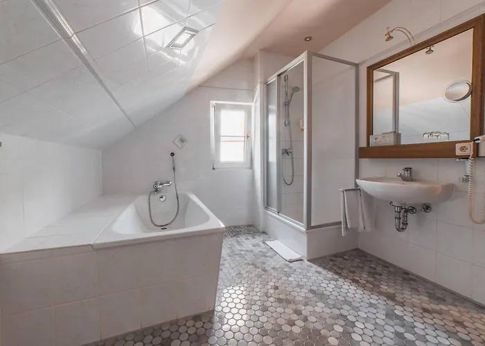 AKZENT Hotel Berg's Alte Bauernschänke- Wellness und Wein
