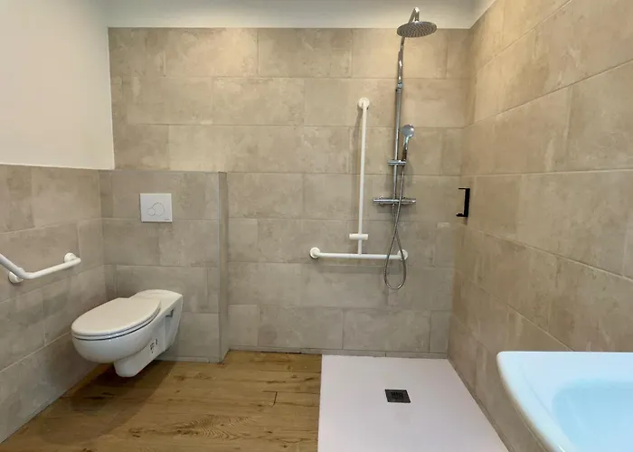 Hotel Les Palmiers En Camargue