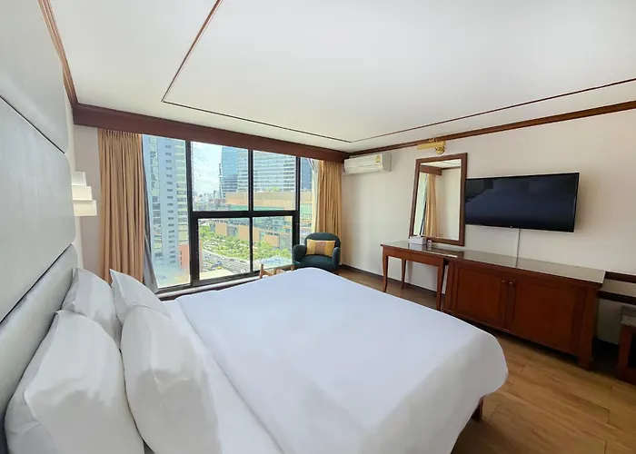 Pinnacle Lumpini Park Hotel