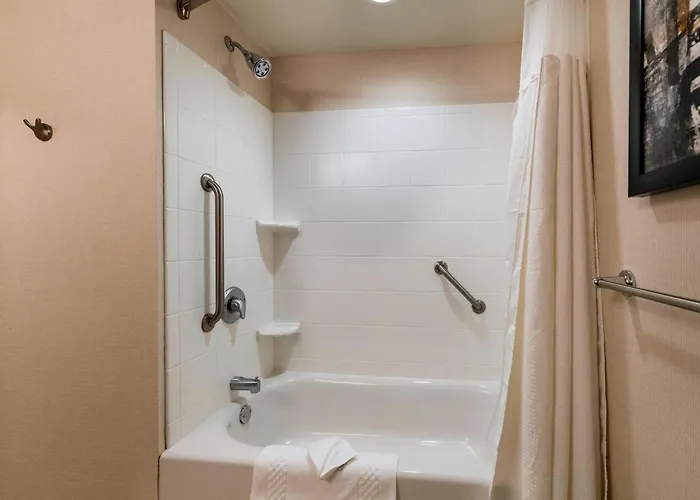 3 star hotel: Courtyard By Marriott Atlanta Buford Mall Of Georgia