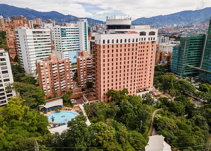 Hotel with pool: Hotel Dann Carlton Medellin