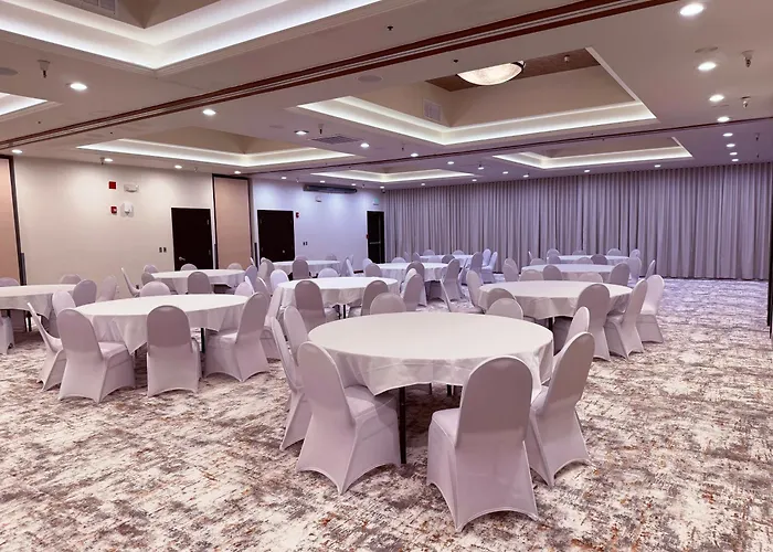 Ramada By Wyndham Tukwila Southcenter