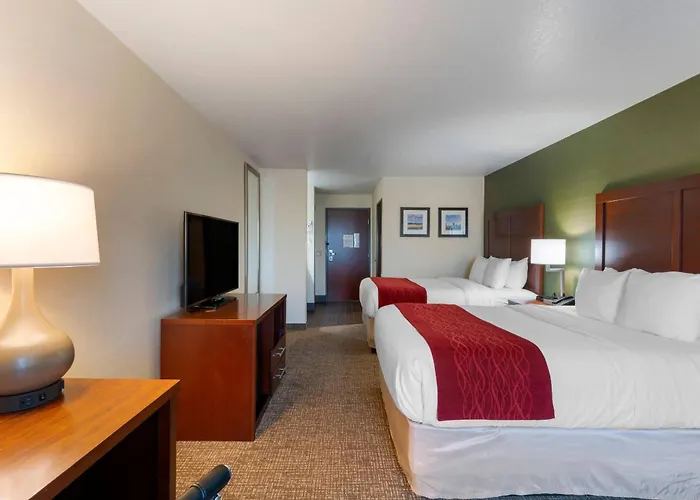 Resort: Comfort Inn & Suites Salem Northeast