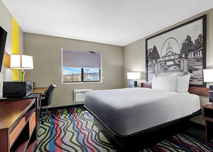 Super 8 By Wyndham Farmington