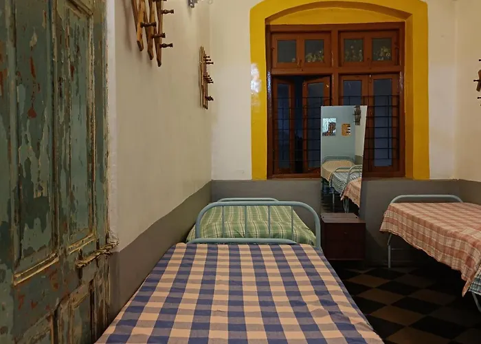 Hostel: Hostel Vasantashram Cst Mumbai, Free Wifi With 1940S Retro Vibe
