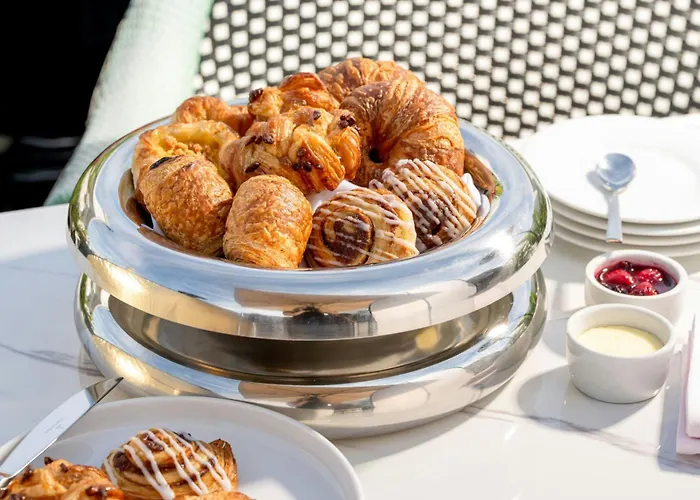 5 star hotel: Sls Hotel, A Luxury Collection Hotel, Beverly Hills