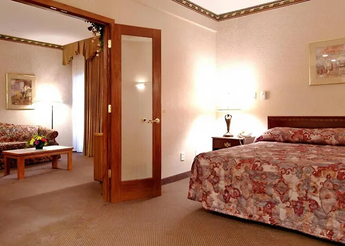 Hotel near College: Bismarck Hotel And Conference Center