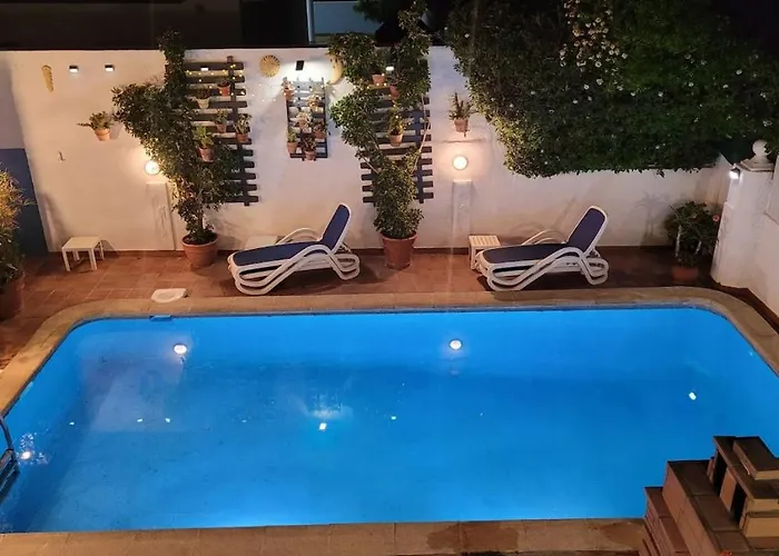 GRAN ADOSADO CON PISCINA PRIVADA en ZONA MUY TRANQUILA