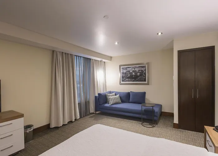 Hampton Inn By Hilton Leon