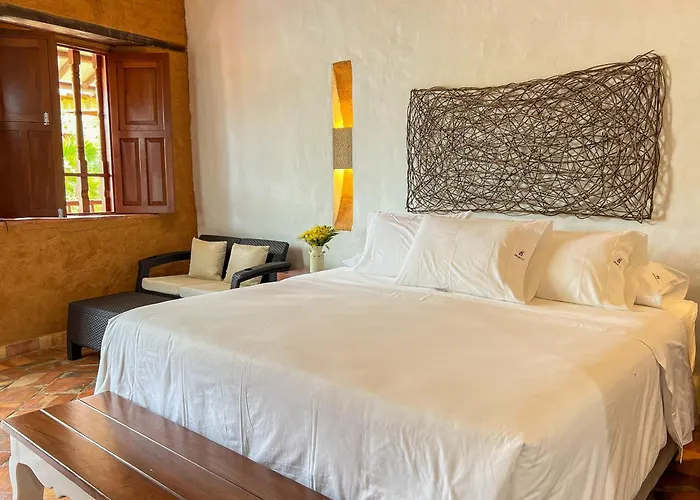 Luxury hotel only: Hotel Hicasua Y Centro De Convenciones