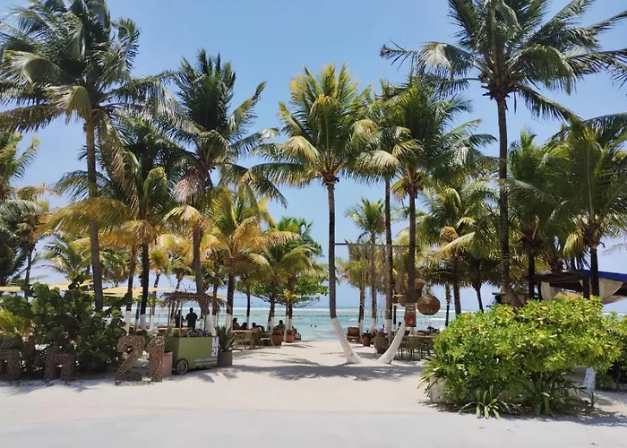  Noah Beach & Suites