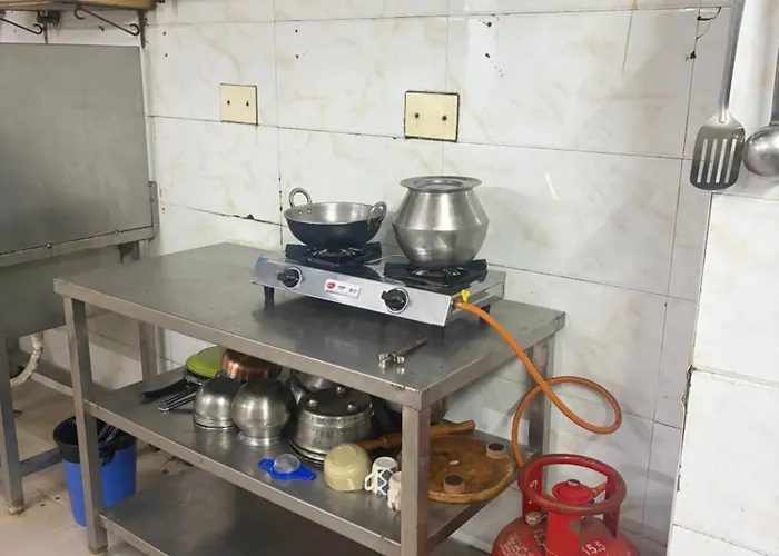 Gulnaar Inn Near Us Counsulate Sankar Nethralaya Apollo Hospital