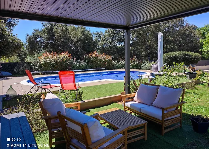 Chez Catherine et Joël chambre avec piscine et cuisine d'été