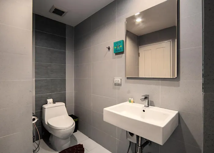 Jomtien Beach Sleep Inn - Steps From Beach & Market
