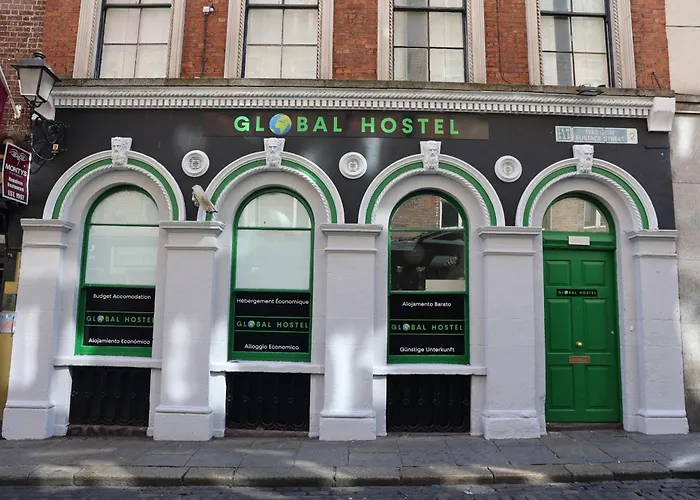 Strandhotel: The Apache Hostel