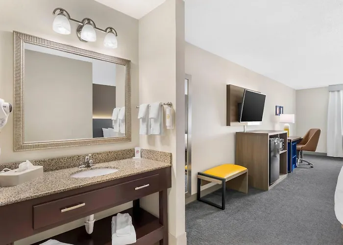 Central hotel: Comfort Inn Blairsville Butternut Creek