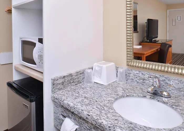 Hotel near College: Econo Lodge Kennewick Tri-Cities
