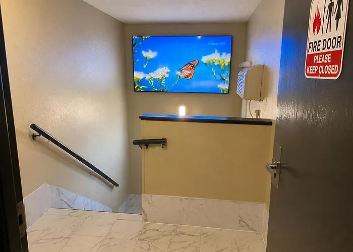 Super 8 By Wyndham Lexington Park/California Area