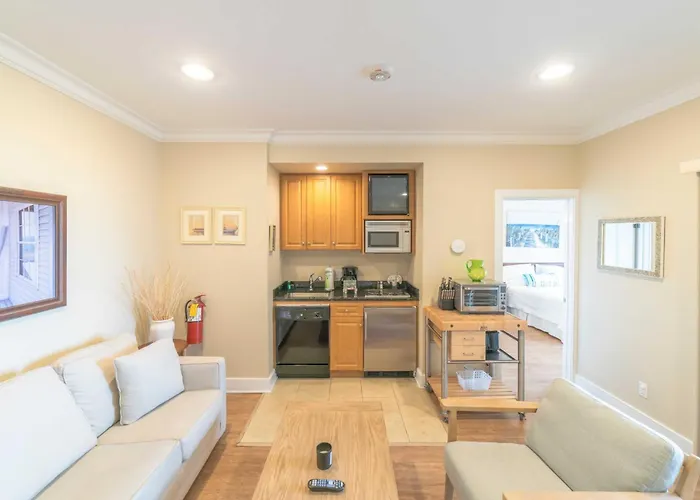 Hotel near College: The Cliffside Resort Condominiums