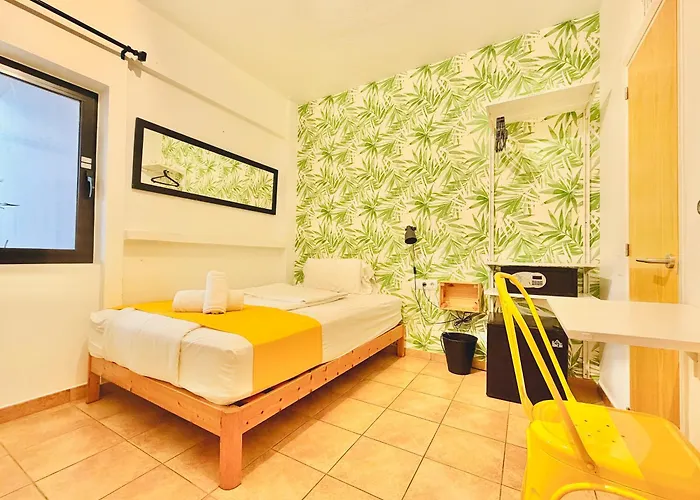 Nanit Rooms Ibiza Hostal