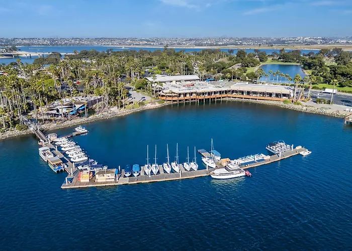 Hotel with Tennis: Paradise Point Resort & Spa