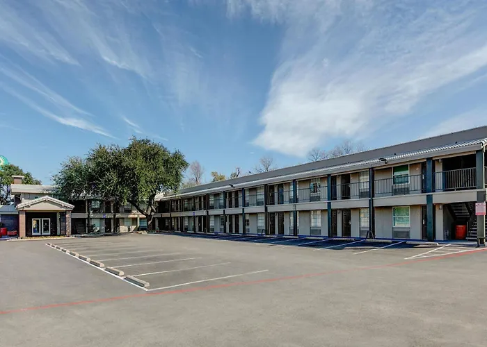 Golf hotel: La Quinta Inn By Wyndham Dallas Uptown