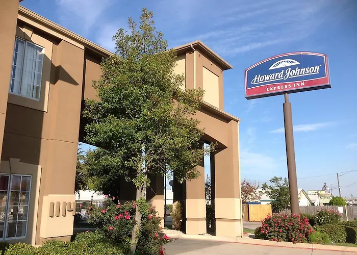 Howard Johnson By Wyndham Grand Prairie Near Lone Star Park
