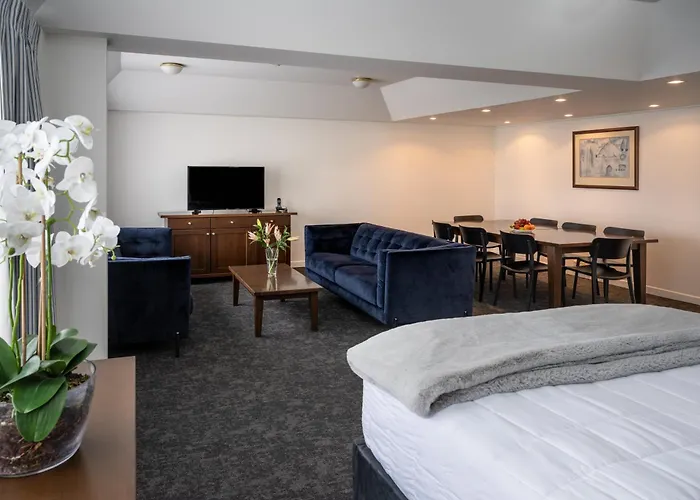 Bay Plaza Hotel