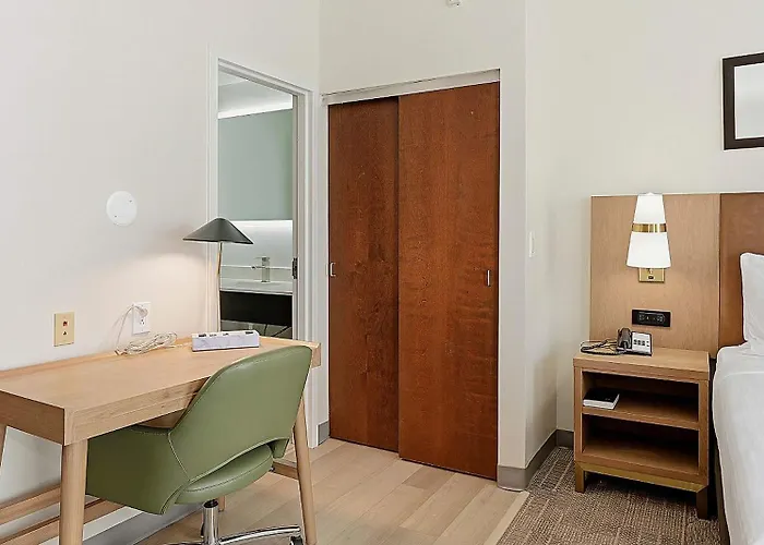 Best Western Plus Hannaford Inn & Suites