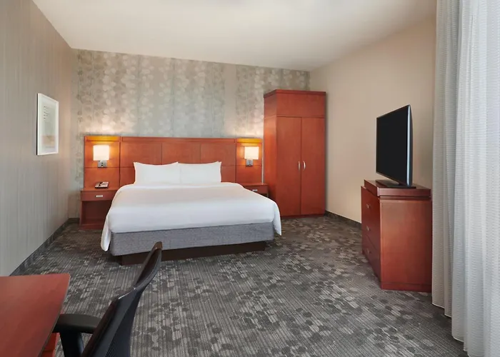 Courtyard By Marriott Ottawa East