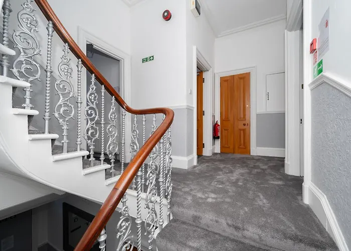 Hotels Close to Airport Granite City Guest House