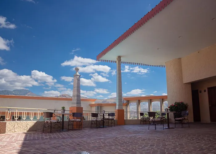 Dog friendly hotels Paseo De La Presa