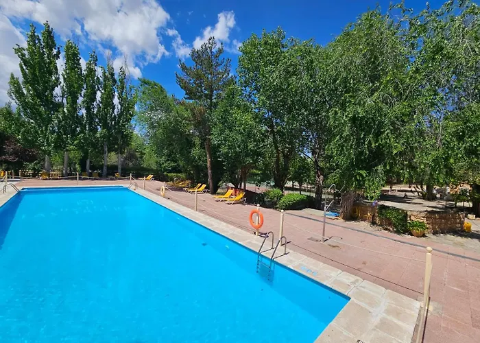 Hotel con piscina: Hotel Las Truchas