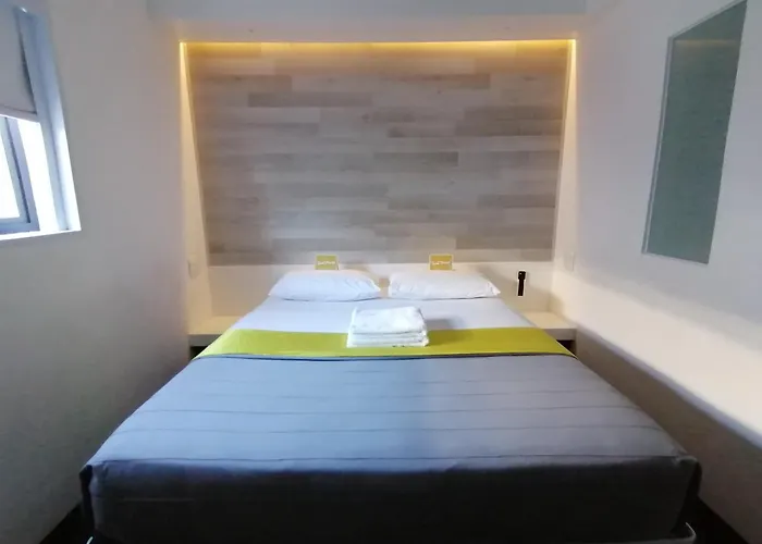 Check Inn Hotel