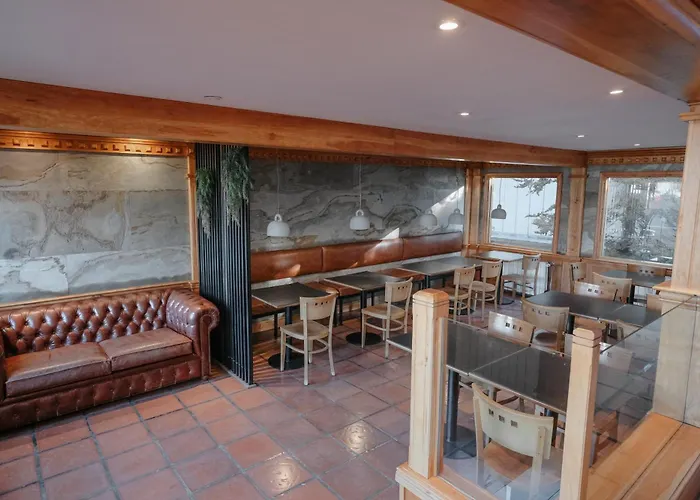  Hostal Del Bosque