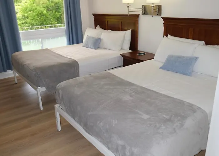 Cape Harbor Motor Inn