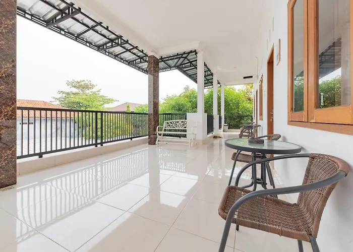 Reddoorz Syariah Near Ciledug Station