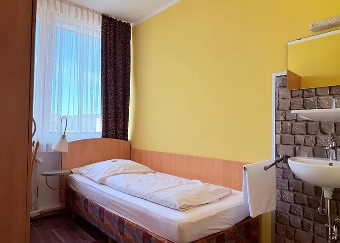 Hotel Stadt Hamburg Am Fluss Saarbruecken By Klassen Stay