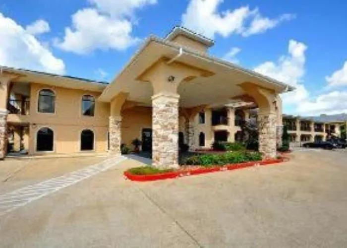 Clarion Pointe