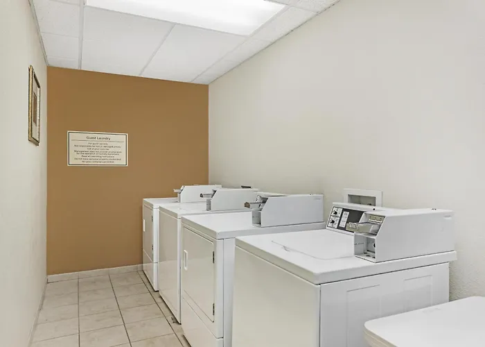 Best Western Plus Chain Of Lakes Inn & Suites