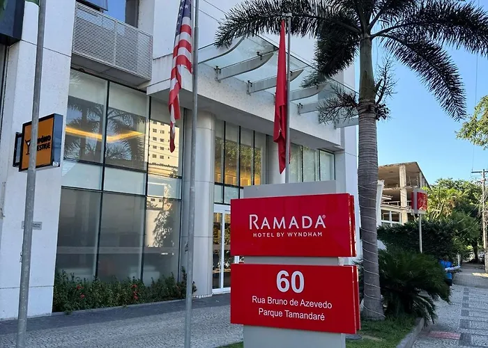 Ramada Hotel & Suites Campos Pelinca