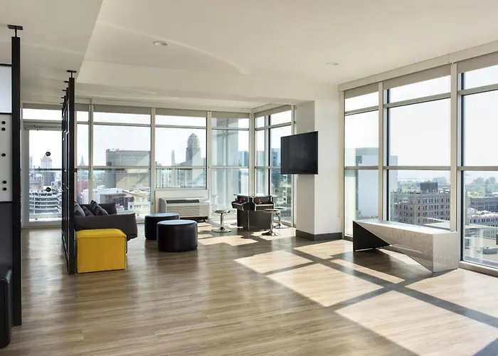 Hotels with pool Aloft Buffalo Downtown