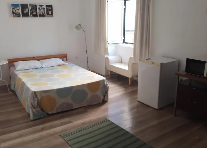 Pension Guide Chiado Open World Hostel