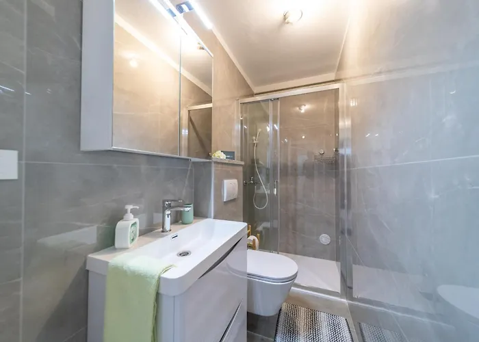 Rooms And Apartments Lidija