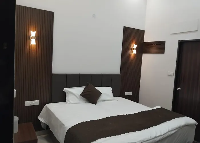 Kiwi Inn Hotel Palda